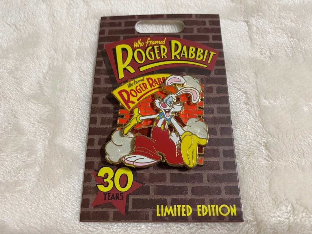 ディズニー 海外限定 ピンバッジ ロジャーラビット ジェシカ - メルカリ