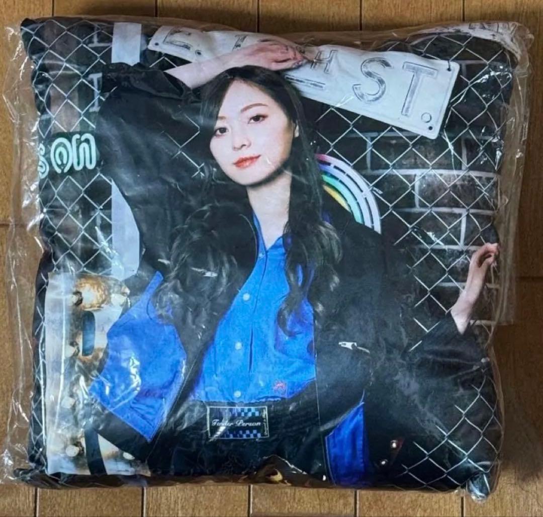 石*幸様 梅澤美波　直筆サイン入りクッション