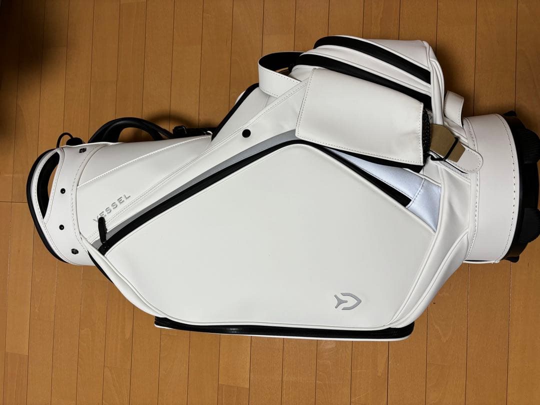 ベゼル キャディバッグ ホワイト 10型 カバー有 - メルカリ