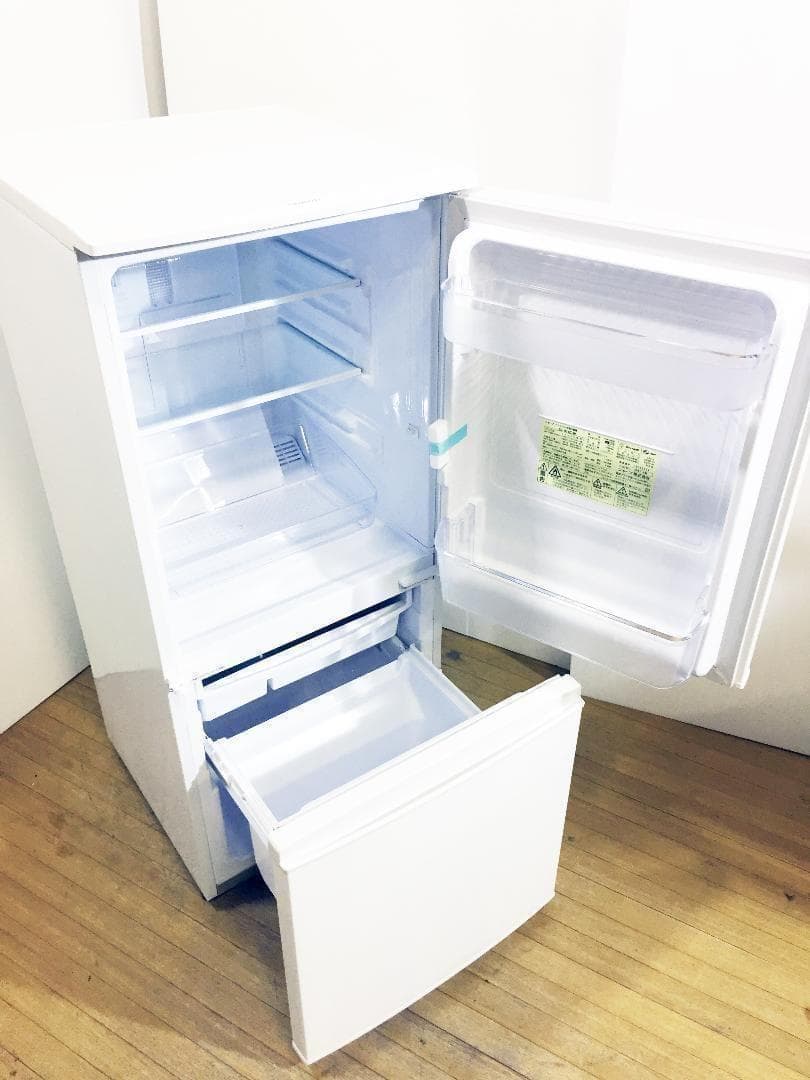 送料無料☆2017◇中古☆SHARP 137L 冷蔵庫【SJ-D14C-W】 - メルカリ