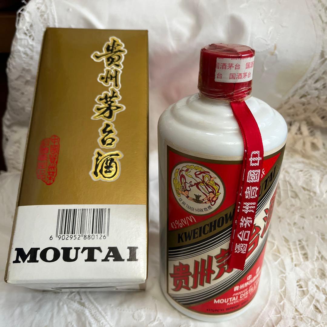 Kweichow Moutai 750ml 箱入り 43% Set Kweichow Moutai (43%), gift box with 2 glasses Kweichow Moutai