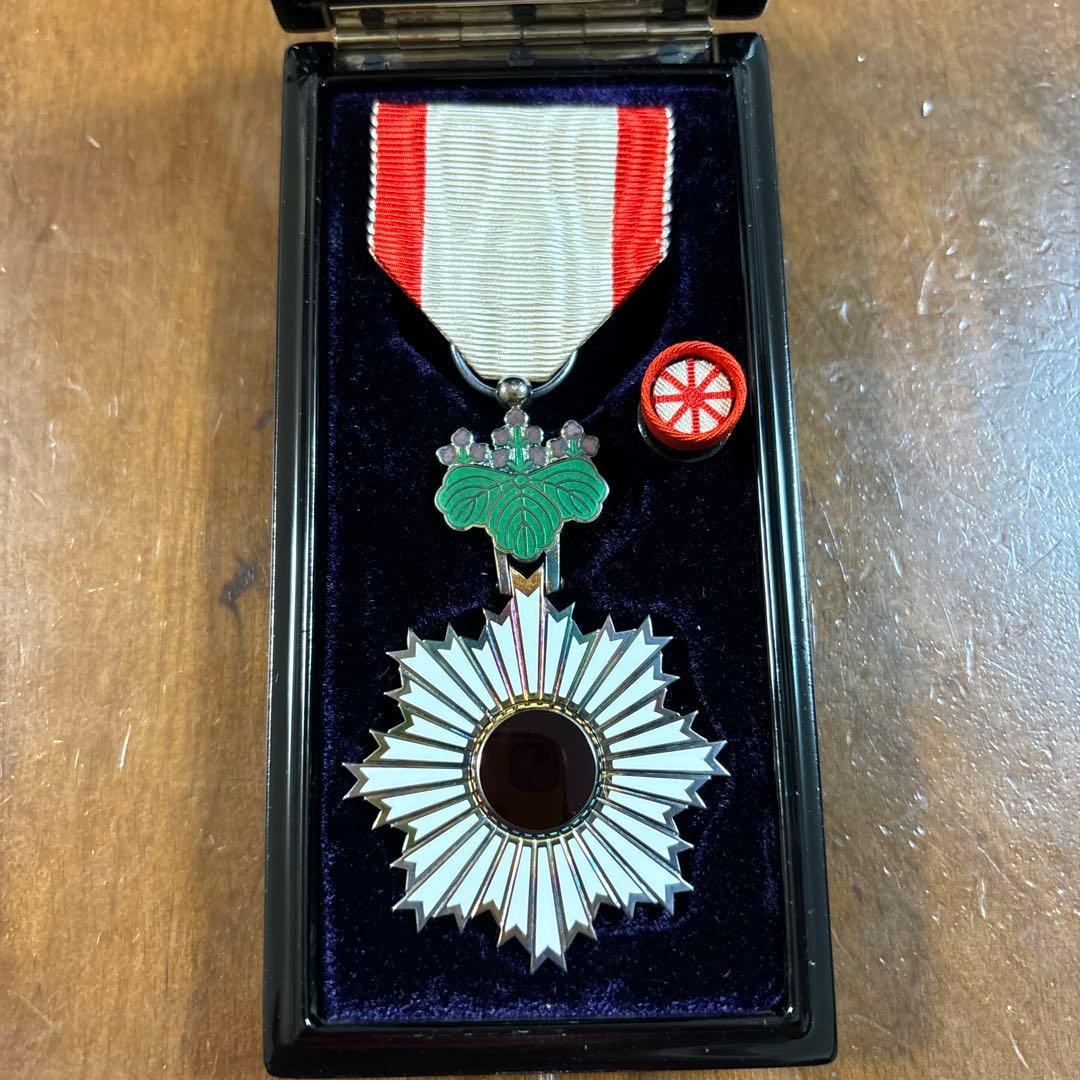 勲五等双光旭日章 略章付 美品 勲章 - メルカリ