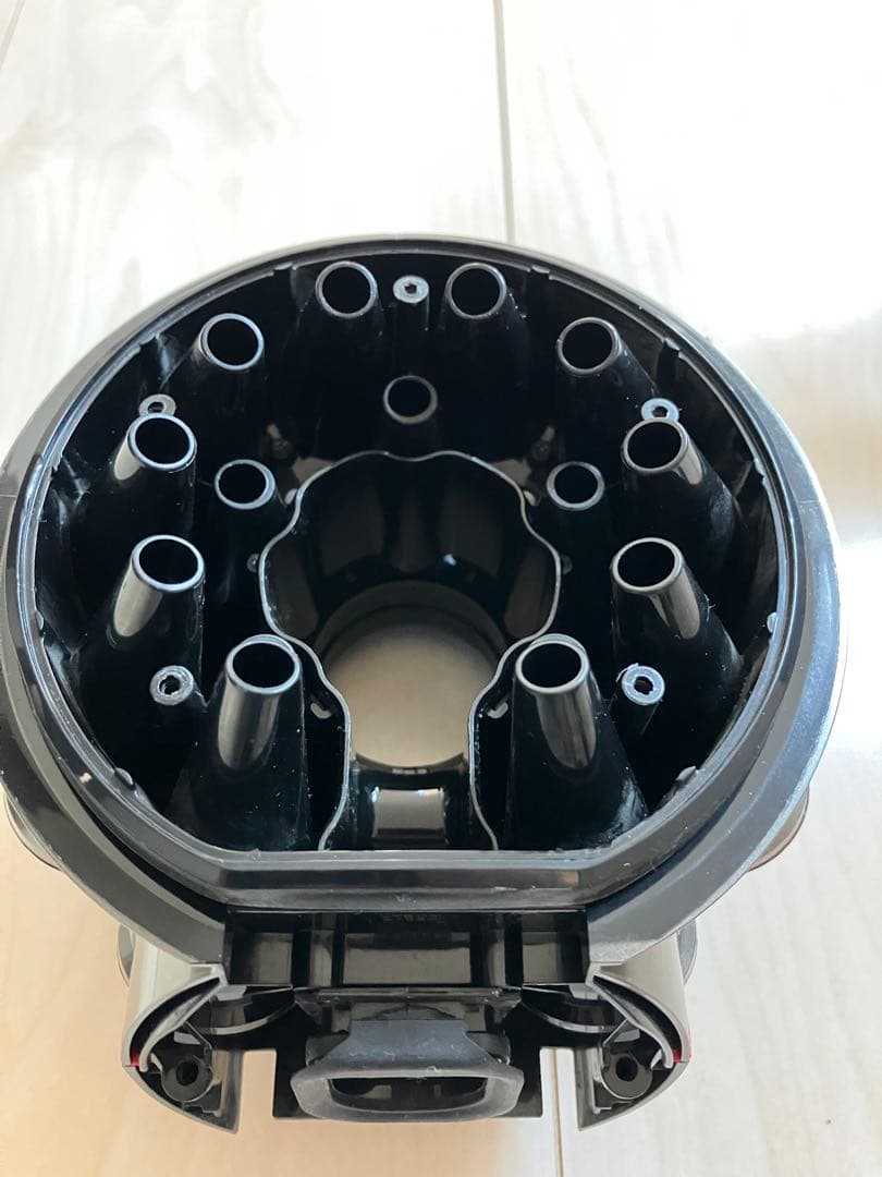 分解清掃済み ダイソン V8 slim fluffy SV10K - メルカリ