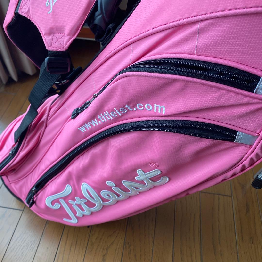 軽量キャディバッグ タイトリスト ピンク スタンド付き - メルカリ