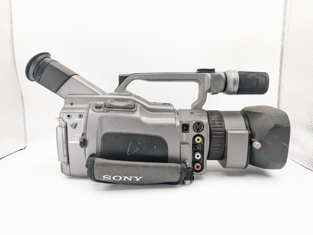 ビデオカメラEveio GZーE265NとデジタルファミリーキットVI JVC、光学