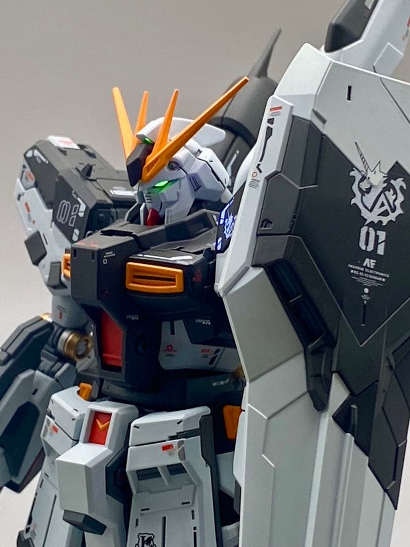 ガンプラRG Hi-νガンダム 塗装済み完成品 ハイニューガンダム 全塗装