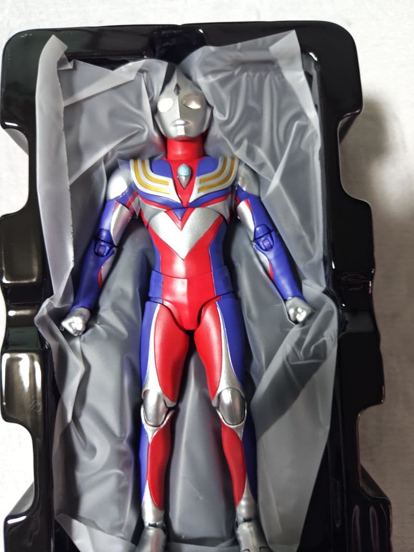 始祖の巨人　S.H.Figuarts　真骨彫　ウルトラマンティガ　　再販版