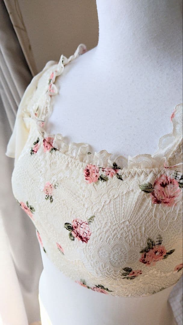 Ｓ～Ｍサイズ／秘密の花園に咲く可憐なピンクの薔薇が可愛いアイボリー娘役レオタード