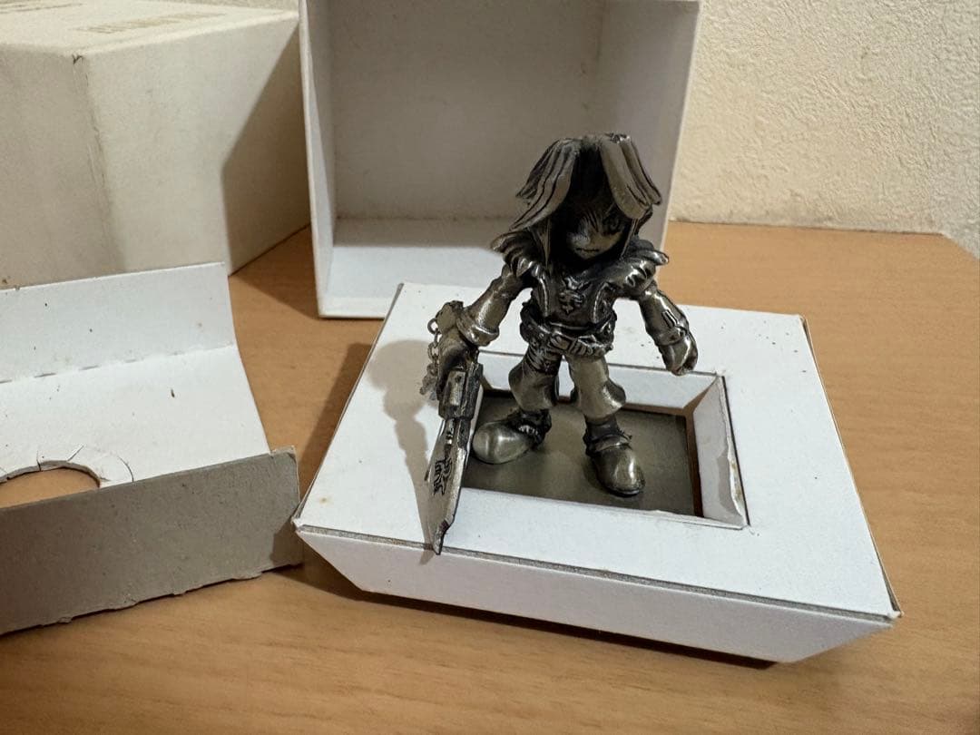 ファイナルファンタジー クローム FF VIII クロム フィギュア スコール