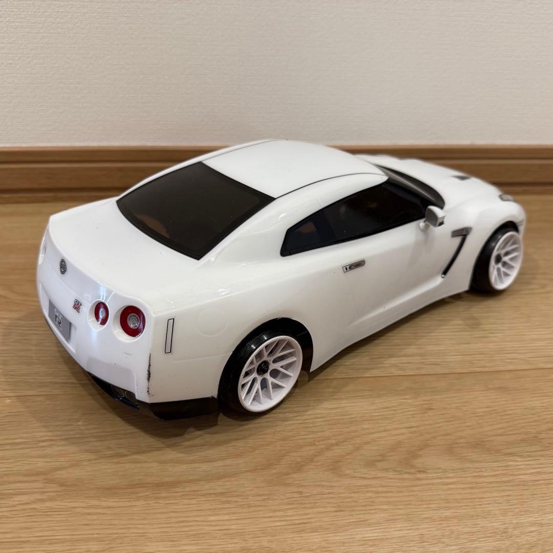 ヨコモSD1.0 GT-Rボディ、タイヤ付き