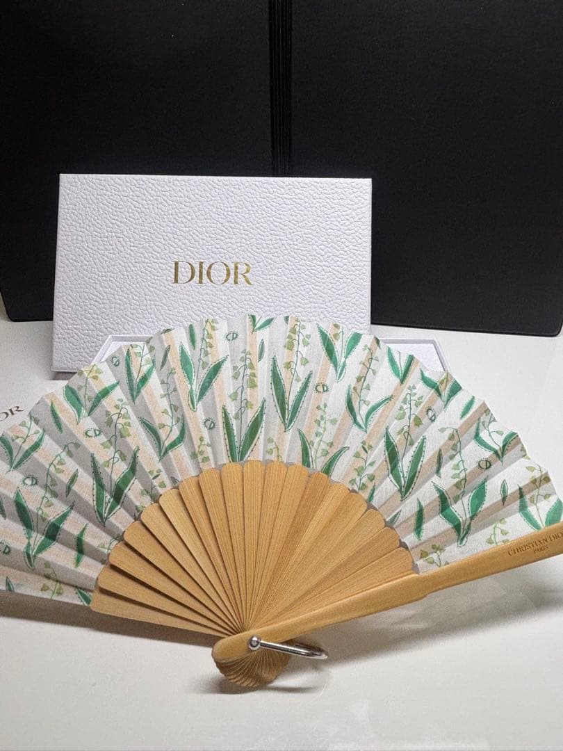 Dior プラチナ会員限定ノベルティ 扇子 香水 - メルカリ