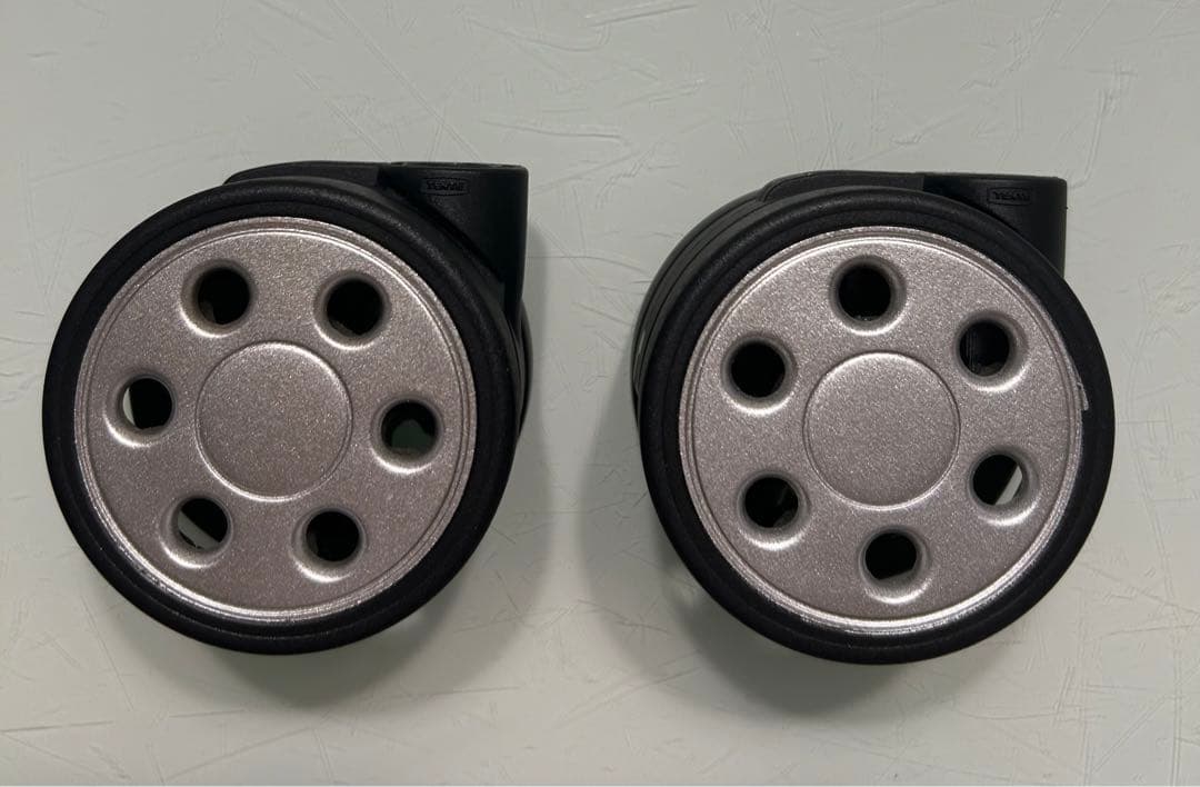 RIMOWA/リモワ 純正ホイール シルバー 65mm 2個 - メルカリ