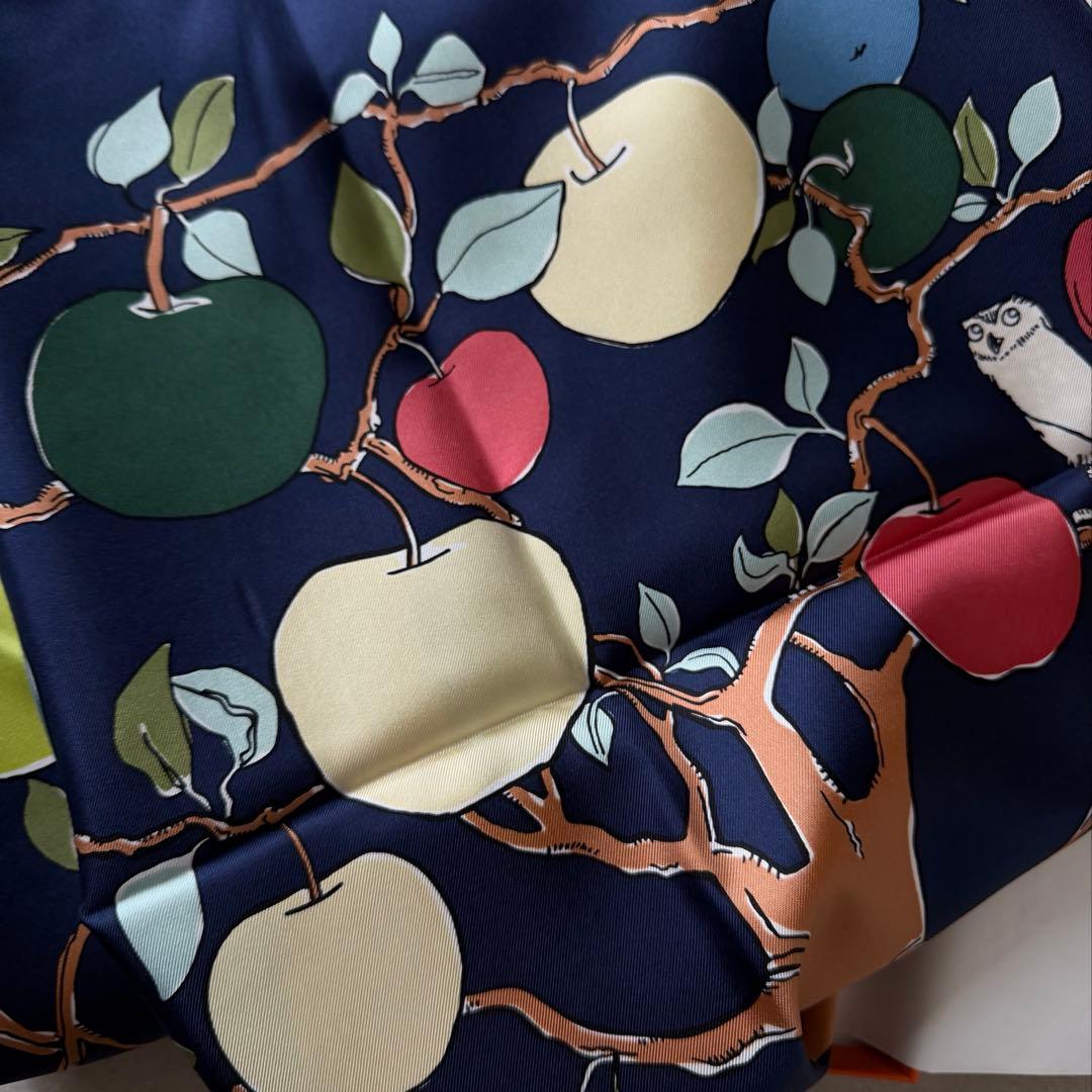 新品未使用】エルメス 2026SS カレ90 ル・ポミエ・セリエ ネイビー