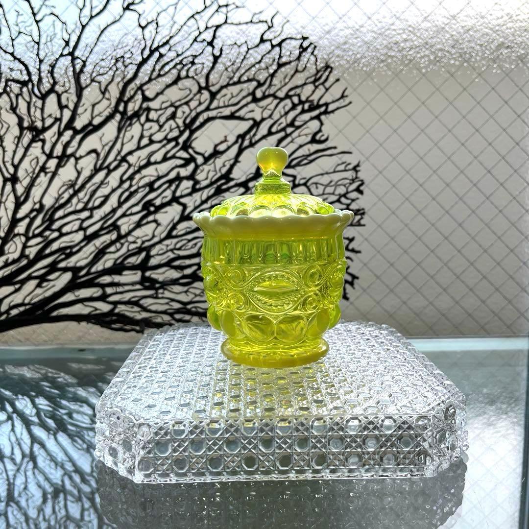 骨董　時代ガラス　乳白色　カナリアイエロー　ボンボニエール 菓子器　ウランガラス 骨董 時代ガラス 乳白色 カナリアイエロー ボンボニエール 菓子器