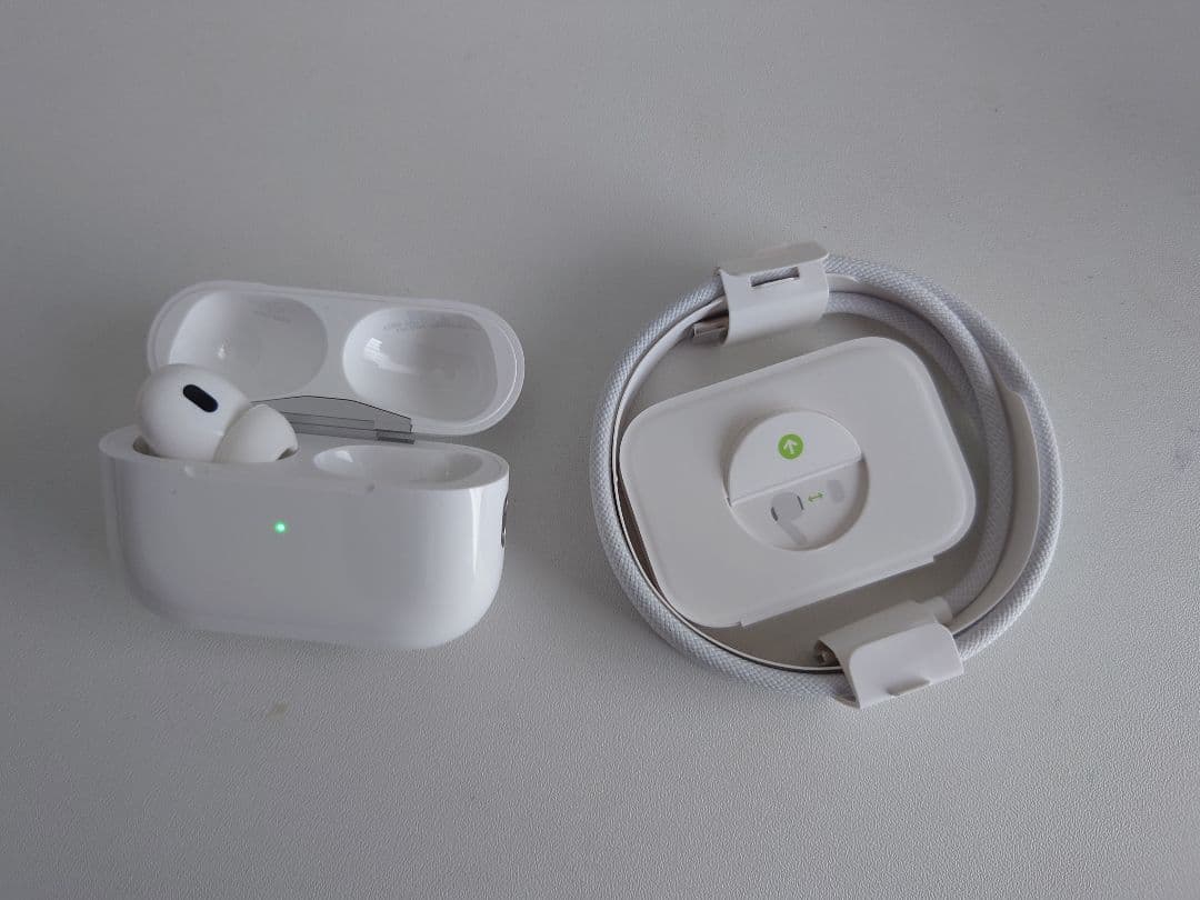 AirPods Pro 第2世代 左耳 ケースのみ Apple Apple AirPods Pro 2 左イヤホンのみ USED美品 エアーポッズ