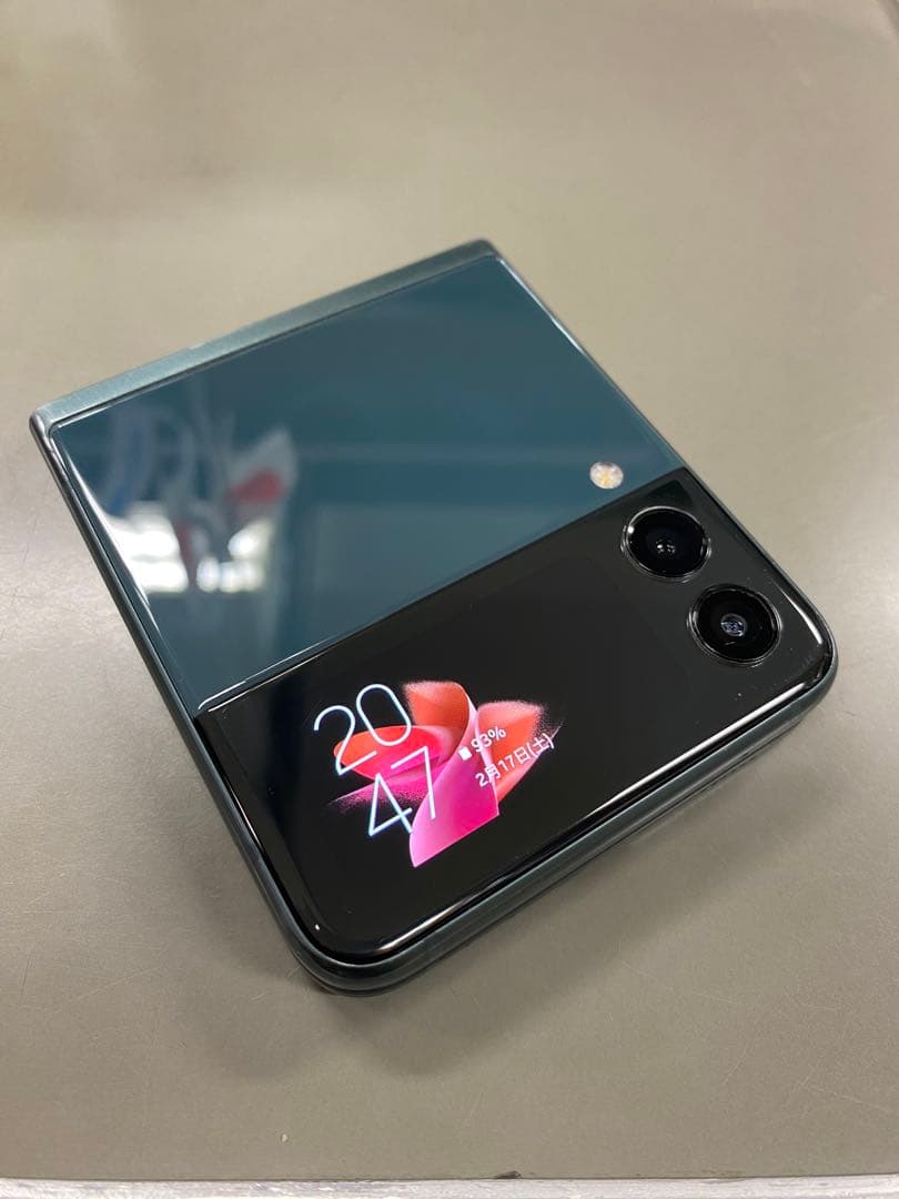 SAMSUNG Galaxy Z Flip3 限定色グリーン 折りたたみスマホの完成系「Galaxy Z Flip3 5G」香港版 グリーンが