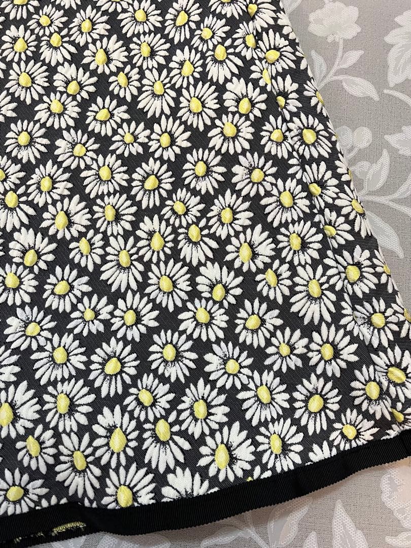 エムズグレイシー未使用マーガレット柄スカート40 - メルカリ