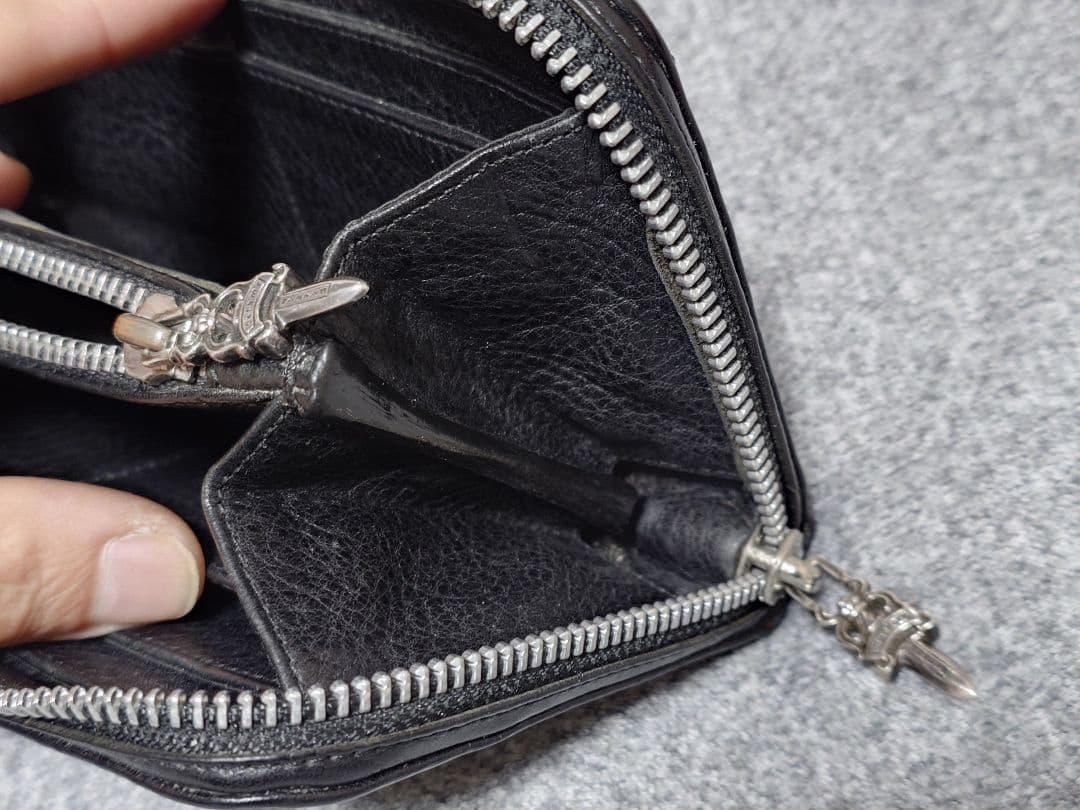 クロムハーツ セメタリー クロスパッチ ダガー ラウンド長財布 イン