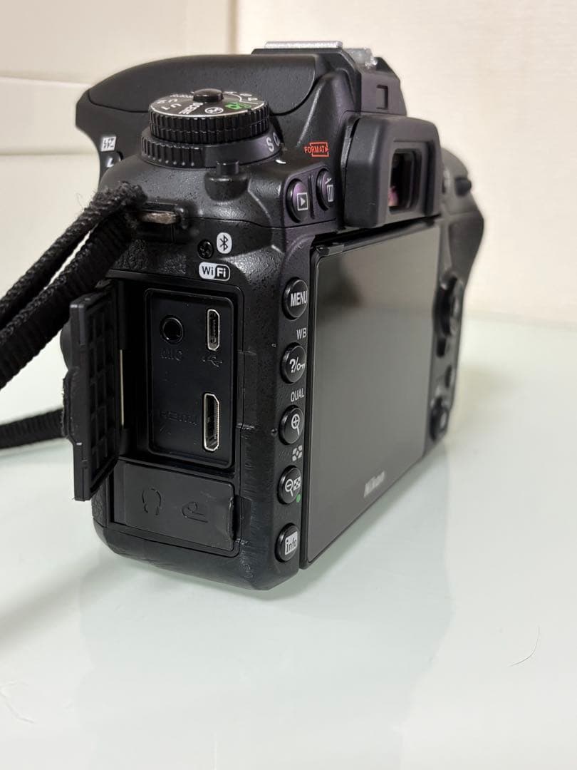 Nikon D7500 ボディ + 18-200mm VR レンズ フルセット - メルカリ