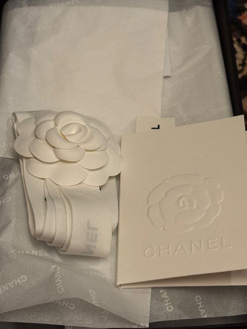 入手困難 ☆ CHANEL イヤーマフ ロゴ入りモコモコ 耳あて - メルカリ