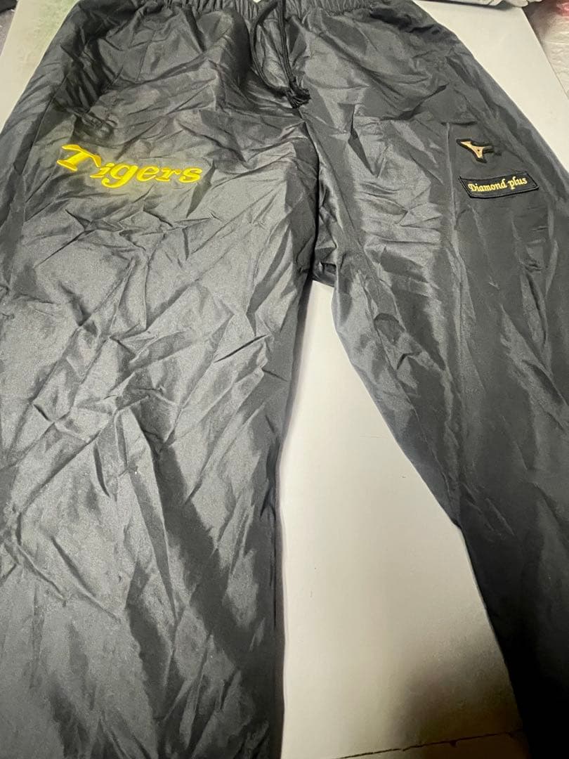 新品未使用 阪神タイガース ダイヤモンドプラス ウインドブレーカー
