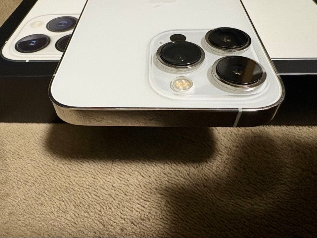 iPhone13pro 電池100%128GB ホワイトSIMフリーIFace付 - メルカリ