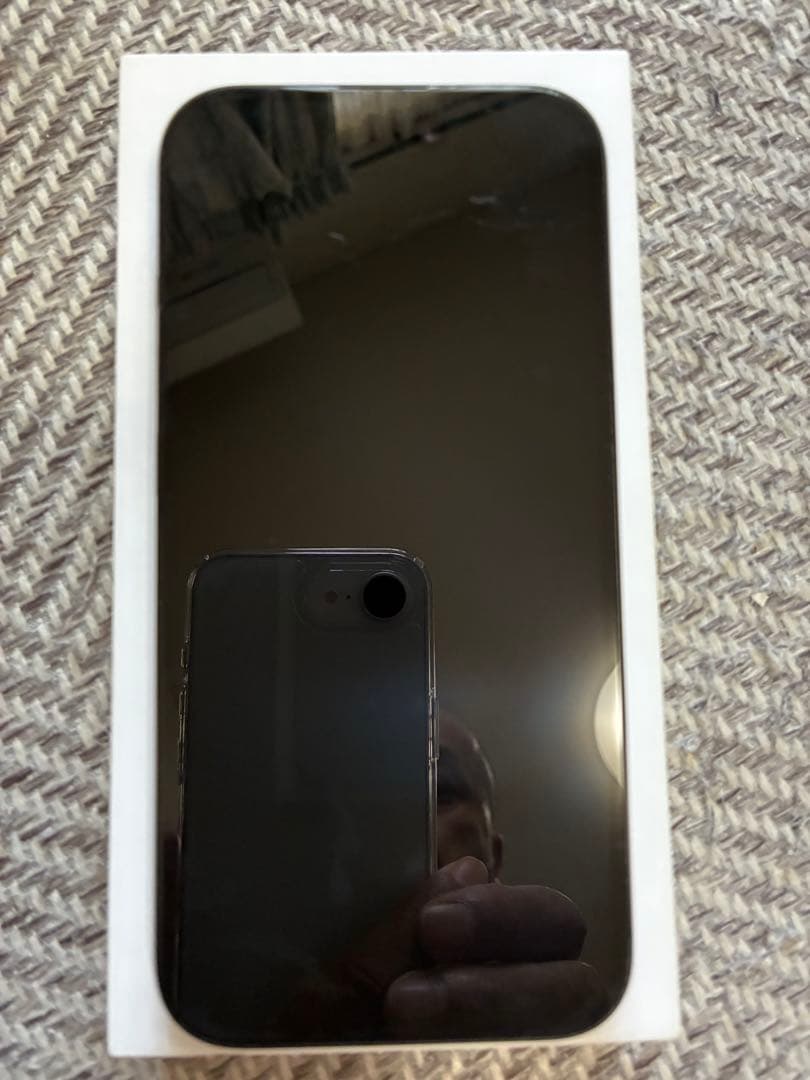 Apple iPhone 15 ブラック 本体　SIMフリー iPhone 15 Pro 128GB - ブラックチタニウム（SIMフリー）[整備済製品