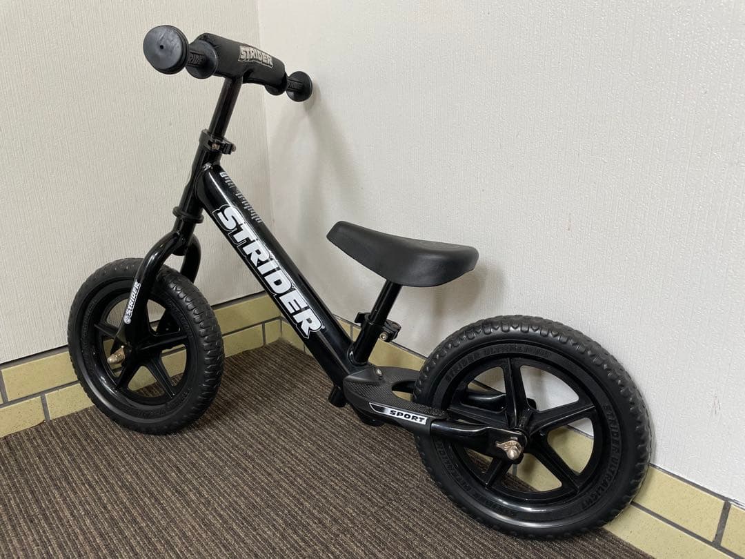 極美品】 STRIDER SPORT ブラック 12インチ バランスバイク - メルカリ