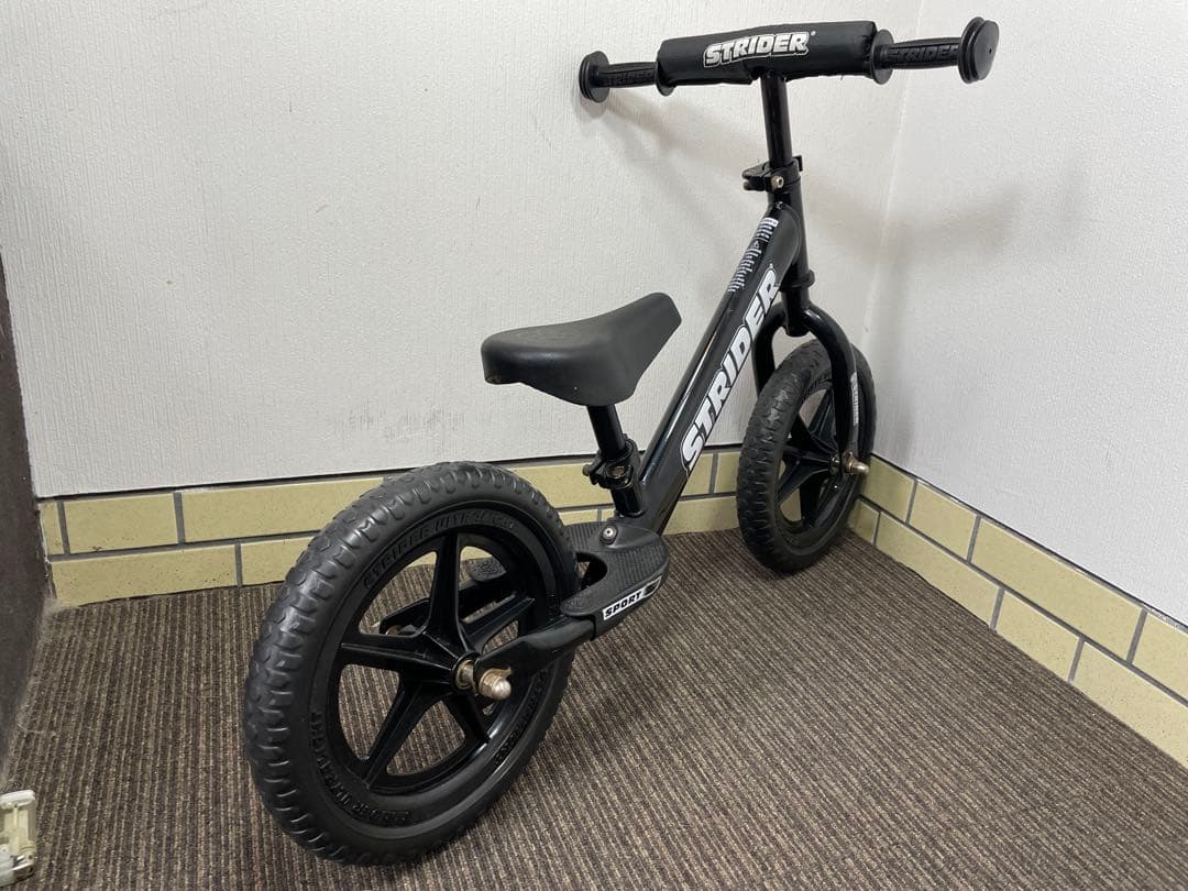 極美品】 STRIDER SPORT ブラック 12インチ バランスバイク - メルカリ