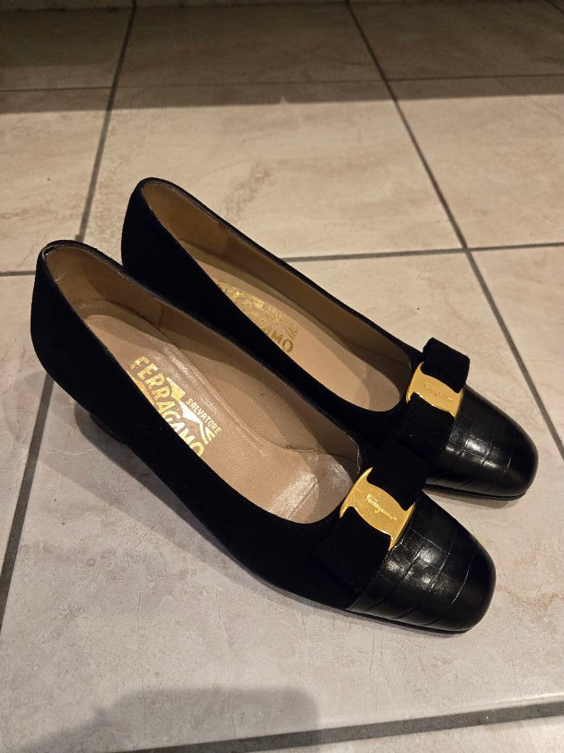 J*y様 Ferragamo ブラック パンプス リボン付き 24㎝