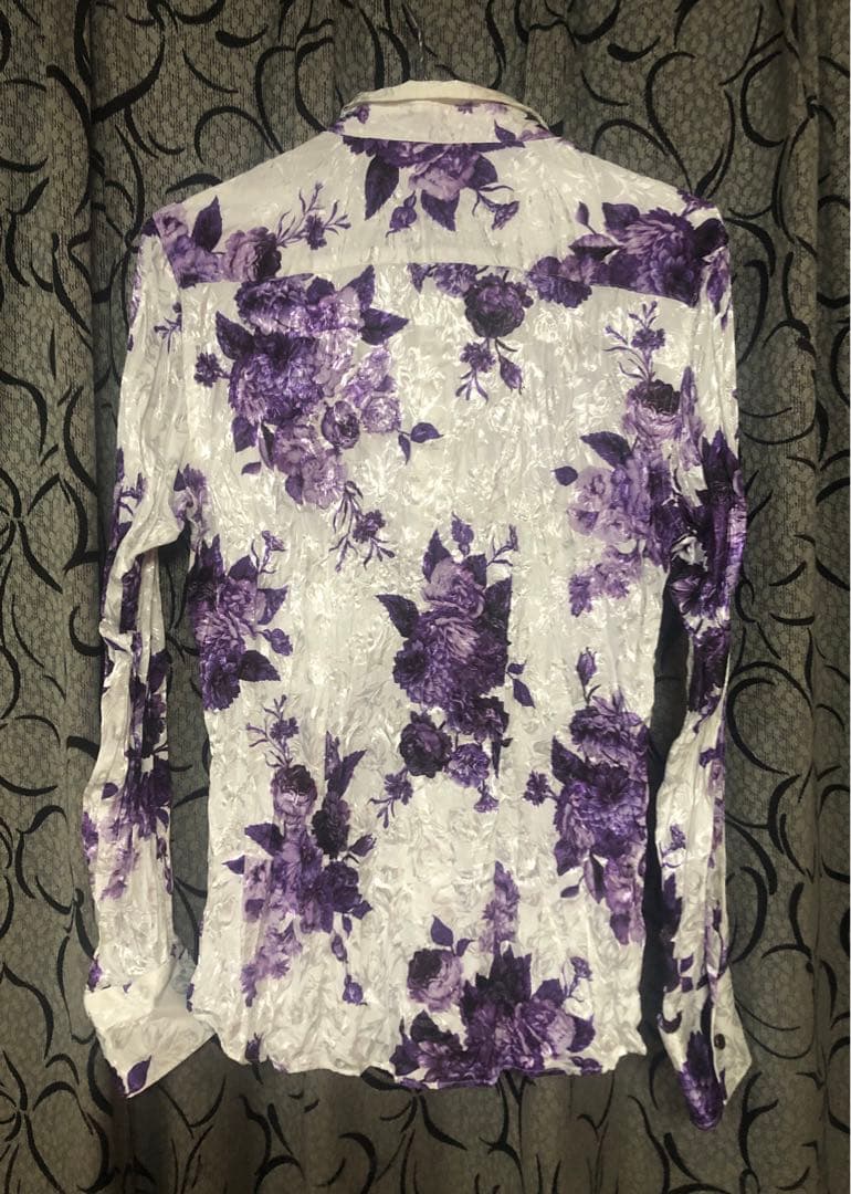 大友康平　トルネードマート 花柄シャツ