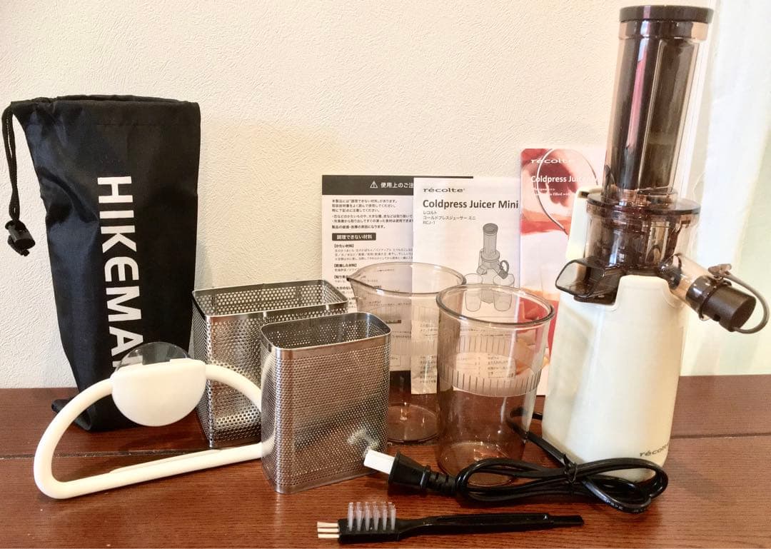 美品 レコルト コールドプレスジューサー 白 タオル掛け ステンレス セット recolte レコルト コールドプレスジューサーミニ ホワイト セージ