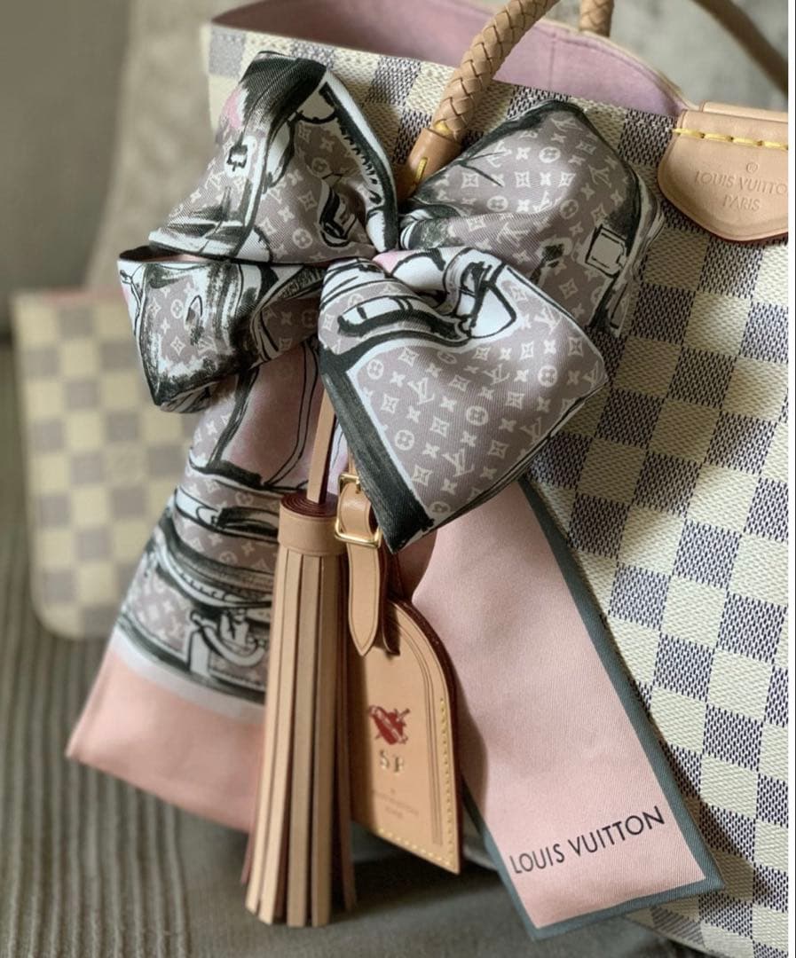 小物 Louis Vuitton Rose Poudre Trunks Bandeau Louis Vuitton Rose Poudre Silk Monogram Trunks Bandeau – Modaselle