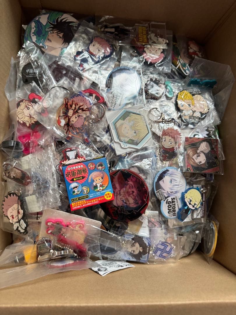 グッズ　大量　缶バッジ多め　100点以上　東リべ　呪術廻戦　鬼滅の刃
