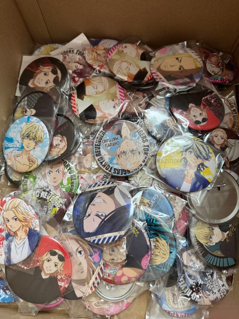 グッズ　大量　缶バッジ多め　100点以上　東リべ　呪術廻戦　鬼滅の刃
