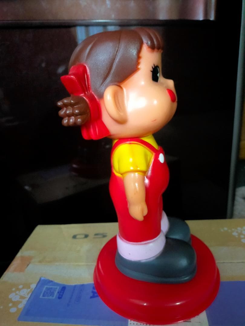 不二家　ペコちゃん貯金箱　人形　赤台