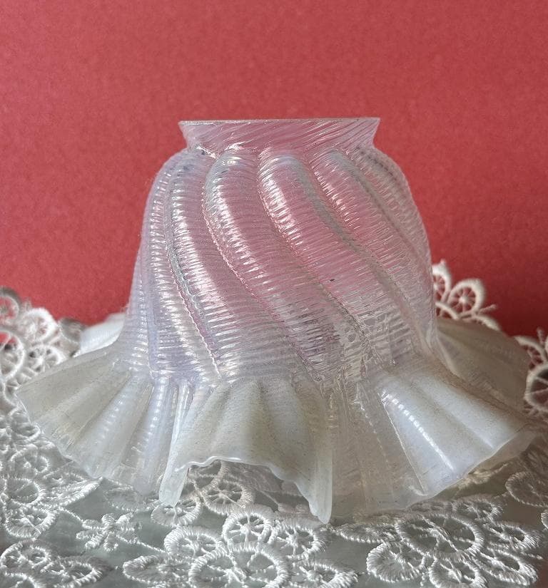 ②　アンティーク　オパールセンド　ランプシェード フリル オパールセント フリルランプシェード｜アンティーク家具・照明の専門