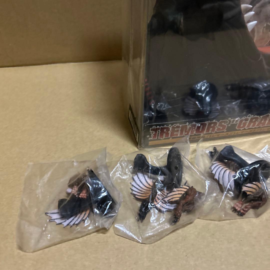 希少　新品未開封　トレマーズ　ガチャ　dvd 初回限定品　ボックス　セット売り