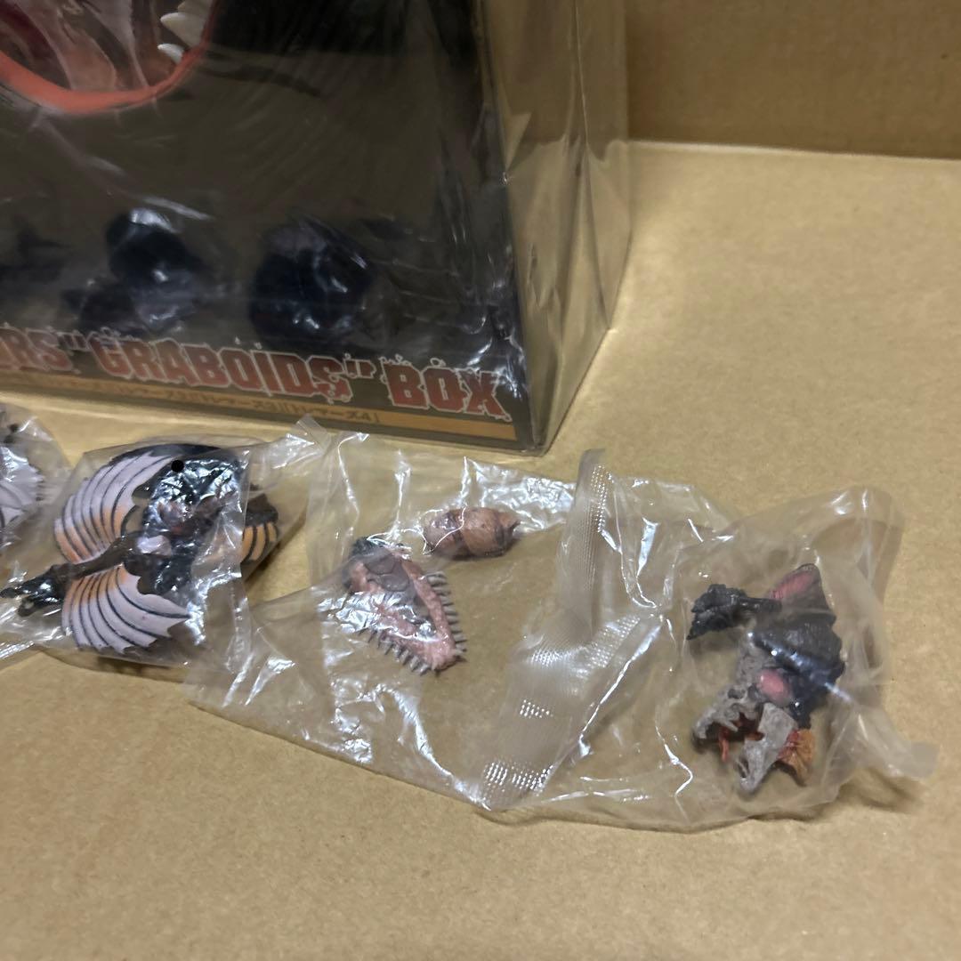 希少　新品未開封　トレマーズ　ガチャ　dvd 初回限定品　ボックス　セット売り