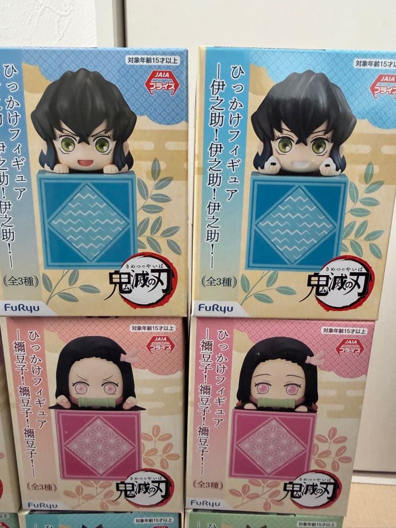 鬼滅の刃 FuRyu ひっかけフィギュア 全3種 12体 - メルカリ