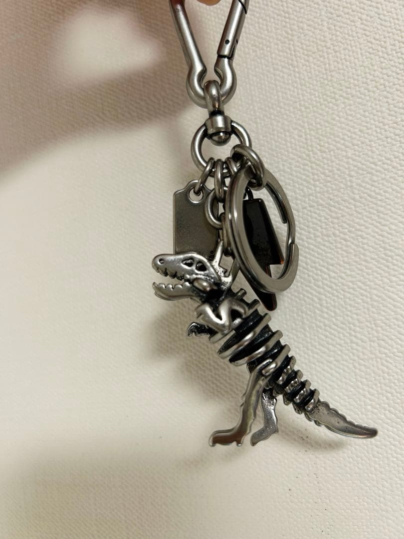 希少】COACH レキシー キーホルダー ダイナソー メタル 恐竜 チャーム