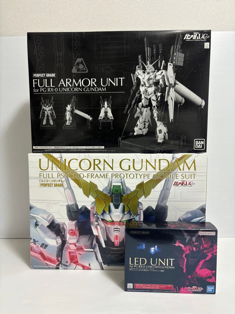 ユニコーンガンダム 1/60フィギュアプラモデルARMOR＆ RED UNIT PG 1/60 Unicorn Gundam Released on December 13th; Full Armor Mode