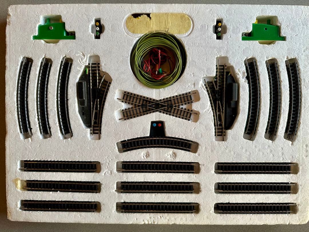 MINITRIX Nゲージ 大型レールセットと複数の個別レールのセット