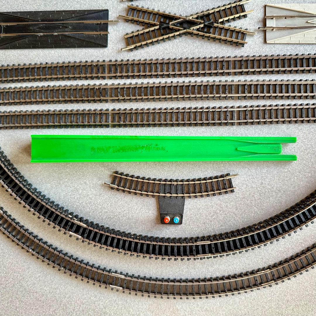 MINITRIX Nゲージ 大型レールセットと複数の個別レールのセット
