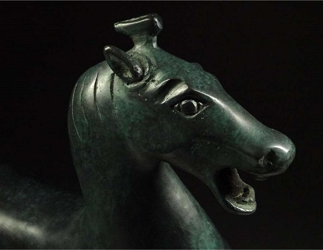 銅製 馬踏飛燕 馬の像 置物 台付き 幅約43cm c08299 - メルカリ