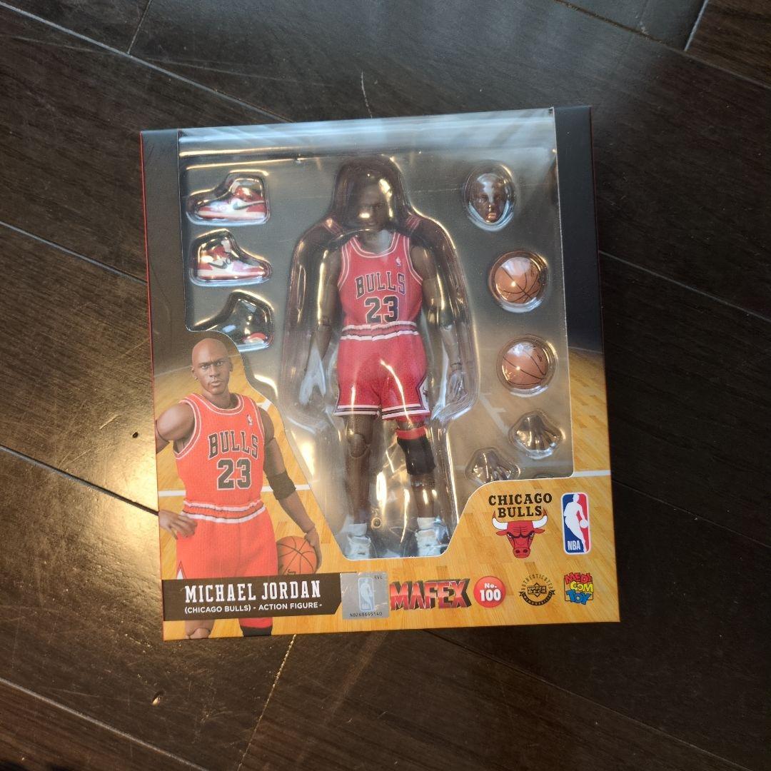 MAFEX マイケル・ジョーダン アクションフィギュア バスケットボールの神様！「マイケル・ジョーダン」のアクション