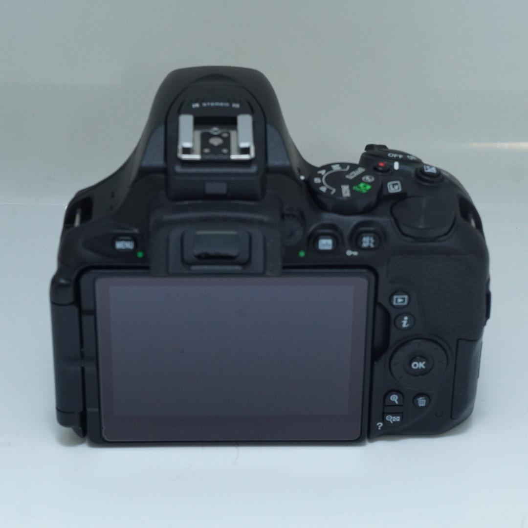 スマホに自動転送Nikon D5600レンズセット シャッター数2,571 枚