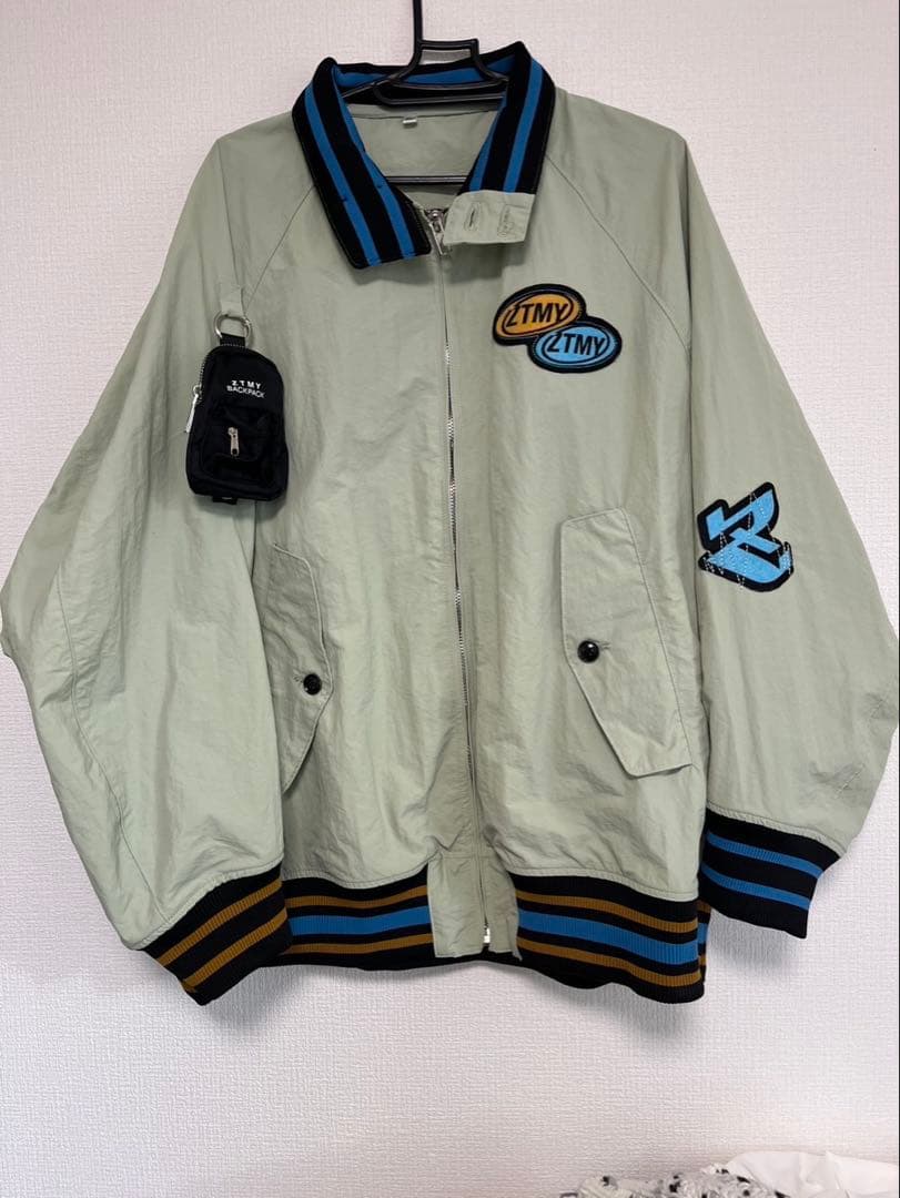 ずとまよ ジップ付きパーカー