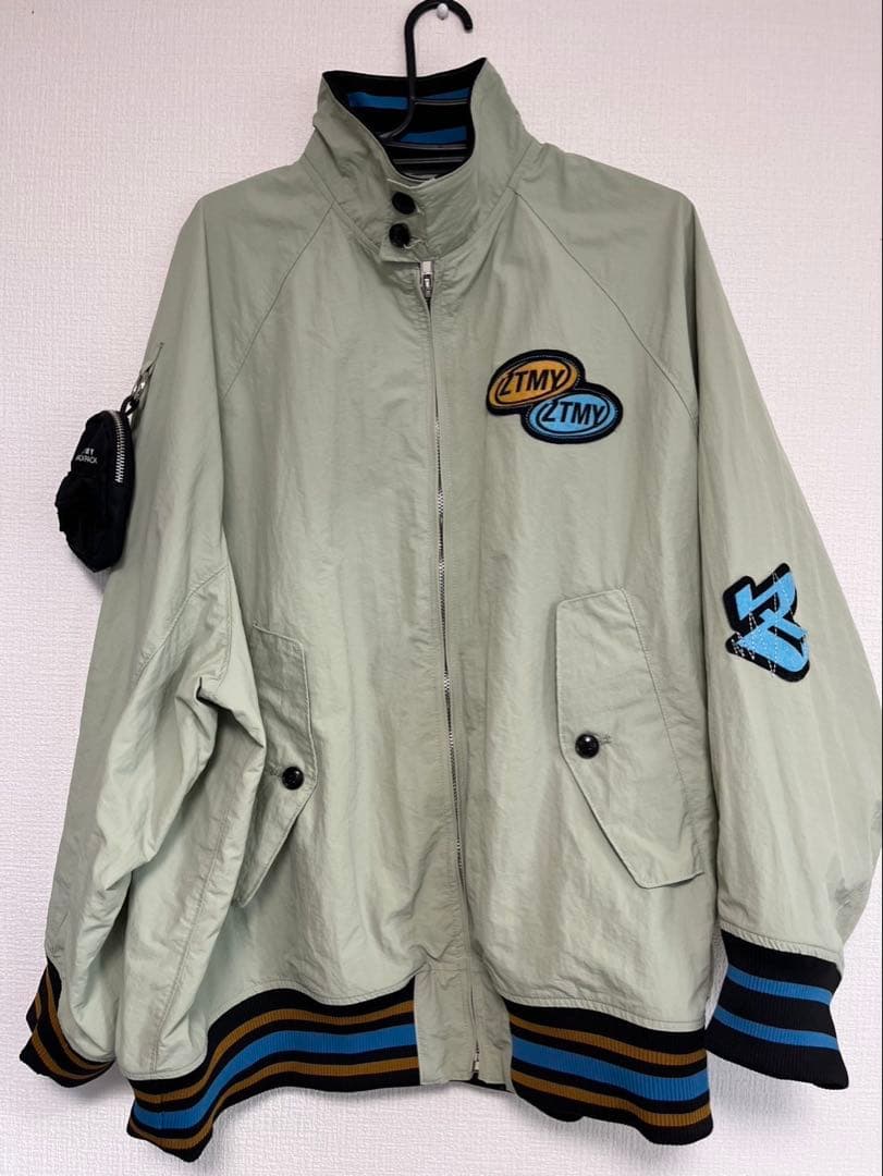 ずとまよ ジップ付きパーカー