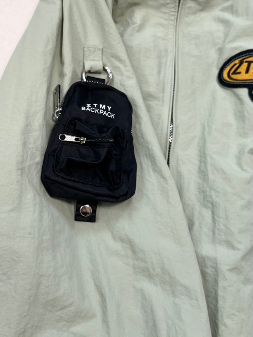 ずとまよ ジップ付きパーカー